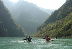 Relaxing and enjoying the scenary at the end of the Kali Ghandaki river